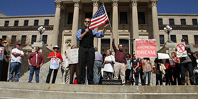 We're Not Broke: un implacabile resoconto del mondo segreto dell'evasione fiscale americana.
